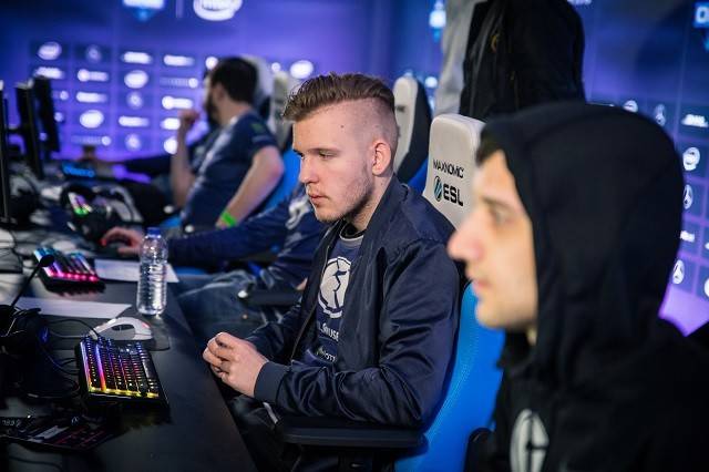 Thorin称赞NAVI火力 jL评论区现身嘲讽